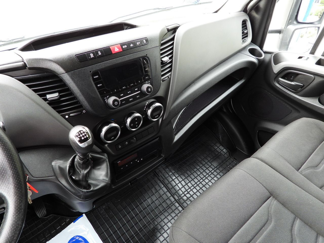 Kamion sa ceradom IVECO DAILY 72C18 TARPAULIN LIFT 14 PALLETS WEBASTO CRUISE CONTROL LED LIGHTS TWIN WHEELS AIR CONDITIONING  180HP: slika 40