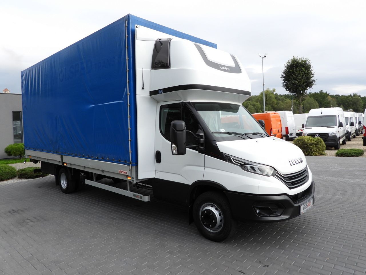 IVECO DAILY 72C18 TARPAULIN LIFT 14 PALLETS WEBASTO CRUISE CONTROL LED LIGHTS TWIN WHEELS AIR CONDITIONING  180HP - Kamion sa ceradom: slika 4 IVECO DAILY 72C18 TARPAULIN LIFT 14 PALLETS WEBASTO CRUISE CONTROL LED LIGHTS TWIN WHEELS AIR CONDITIONING  180HP - Kamion sa ceradom: slika 4