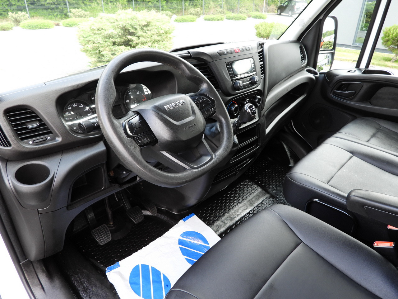 IVECO DAILY CRUISE CONTROL TWIN WHEELS AIR CONDITIONING 140HP - Dostavno vozilo kiper: slika 2 IVECO DAILY CRUISE CONTROL TWIN WHEELS AIR CONDITIONING 140HP - Dostavno vozilo kiper: slika 2