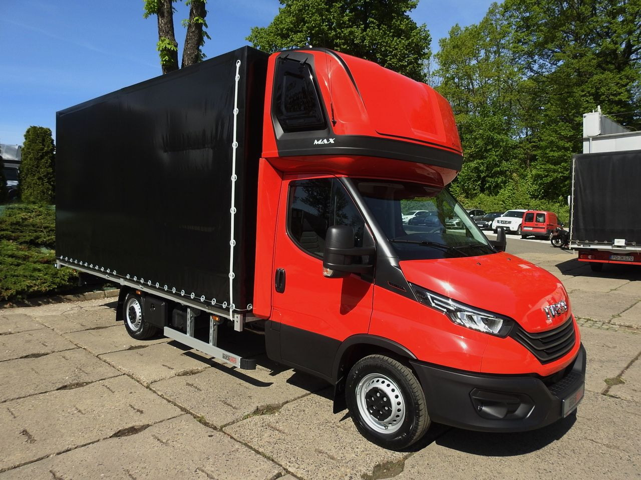 IVECO DAILY NEW TARPAULIN 10 PALLETS WEBASTO CRUISE CONTROL NAVIGATION AIR CONDITIONING LED LIGHTS  180HP - Dostavno vozilo sa ceradom: slika 4 IVECO DAILY NEW TARPAULIN 10 PALLETS WEBASTO CRUISE CONTROL NAVIGATION AIR CONDITIONING LED LIGHTS  180HP - Dostavno vozilo sa ceradom: slika 4