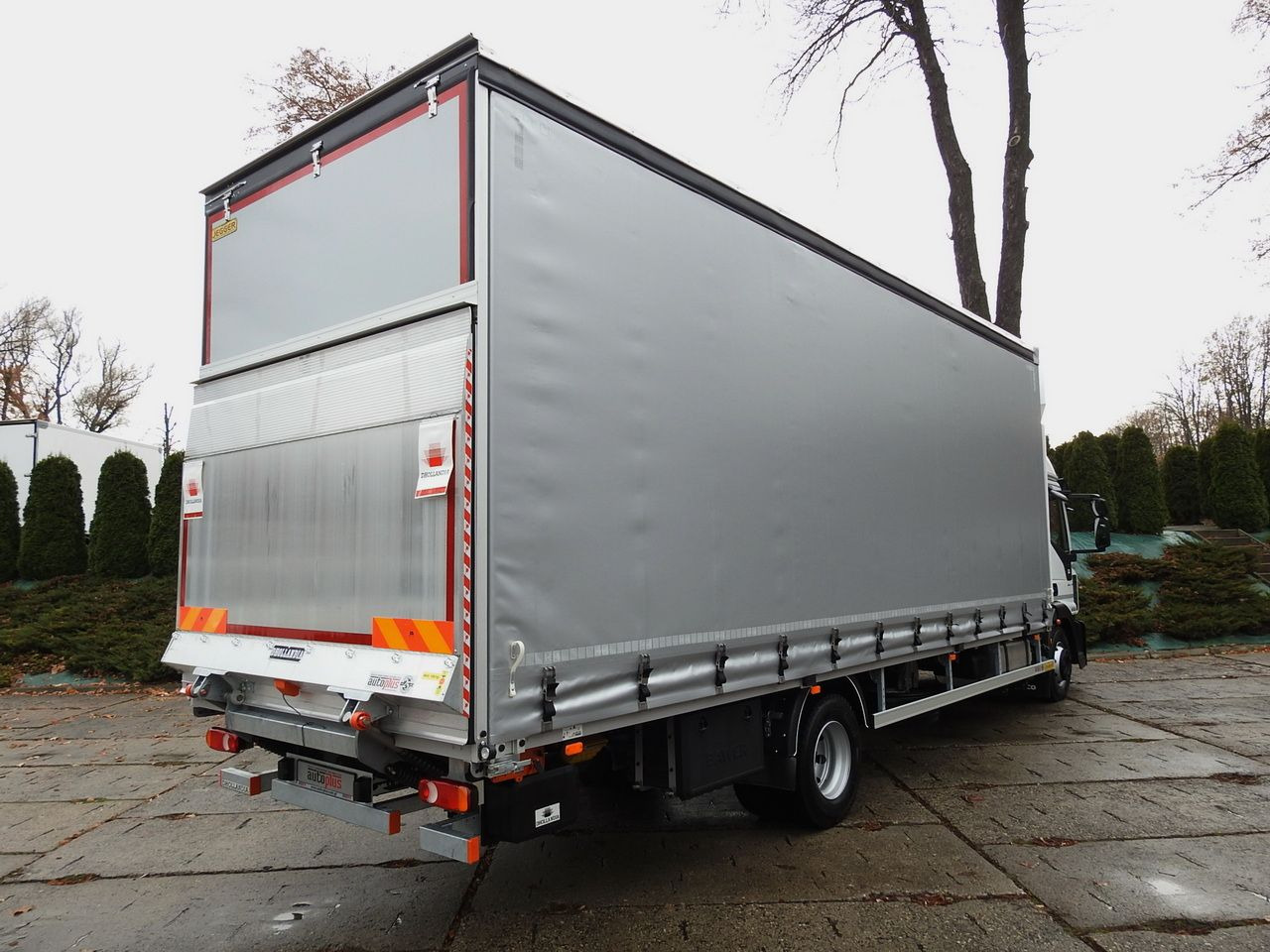 IVECO EUROCARGO 120-250 NEW TARPAULIN LIFT 18 PALLETS WEBASTO CRUISE CONTROL AIR CONDITIONING LED LIGHTS PNEUMATICS AUTOMATIC TRANSMISSION HI-MATIC 250HP - Dostavno vozilo sa ceradom: slika 3 IVECO EUROCARGO 120-250 NEW TARPAULIN LIFT 18 PALLETS WEBASTO CRUISE CONTROL AIR CONDITIONING LED LIGHTS PNEUMATICS AUTOMATIC TRANSMISSION HI-MATIC 250HP - Dostavno vozilo sa ceradom: slika 3