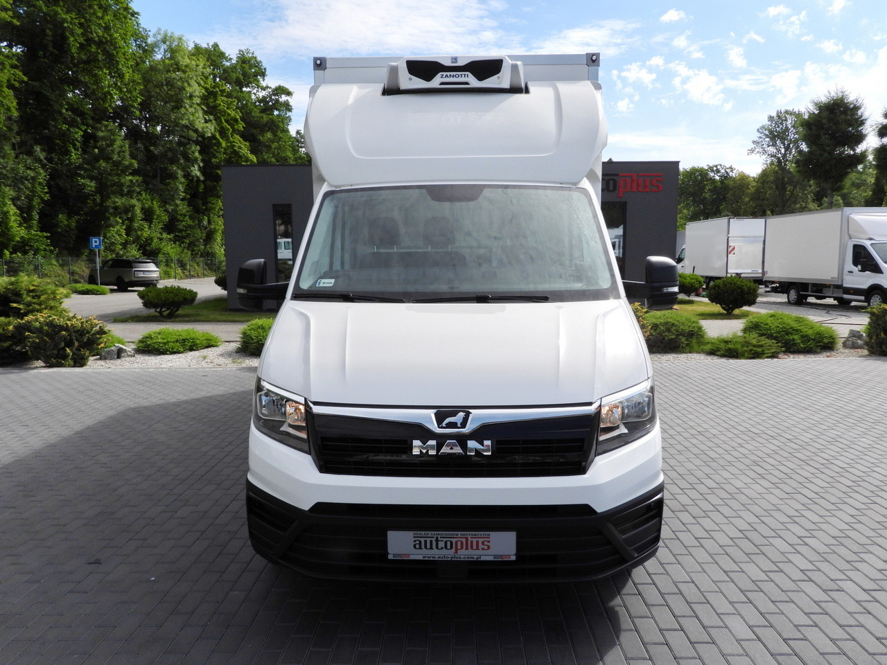 MAN TGE 3.140 REGRIGERATOR BOX -1*C 8 PALLETS HEATING FUNCTION CRUISE CONTROL PNEUMATICS AIR CONDITIONING 140HP - Dostavno vozilo hladnjača: slika 5 MAN TGE 3.140 REGRIGERATOR BOX -1*C 8 PALLETS HEATING FUNCTION CRUISE CONTROL PNEUMATICS AIR CONDITIONING 140HP - Dostavno vozilo hladnjača: slika 5