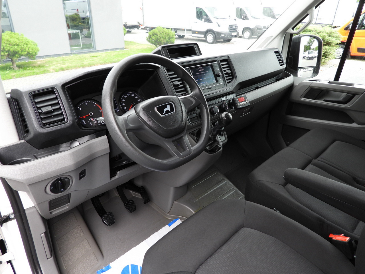 MAN TGE 3.180 REGRIGERATOR BOX 0*C CRUISE CONTROL TWIN WHEELS AIR CONDITIONING 180HP - Dostavno vozilo hladnjača: slika 2 MAN TGE 3.180 REGRIGERATOR BOX 0*C CRUISE CONTROL TWIN WHEELS AIR CONDITIONING 180HP - Dostavno vozilo hladnjača: slika 2