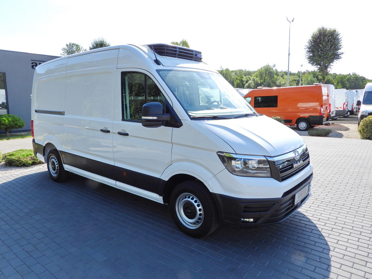 MAN TGE REFRIGERATOR VAN -5*C POWER SUPPLY 230V CRUISE CONTROL AUTOMATIC TRANSMISSION AIR CONDITIONING 180HP - Dostavno vozilo hladnjača: slika 4 MAN TGE REFRIGERATOR VAN -5*C POWER SUPPLY 230V CRUISE CONTROL AUTOMATIC TRANSMISSION AIR CONDITIONING 180HP - Dostavno vozilo hladnjača: slika 4