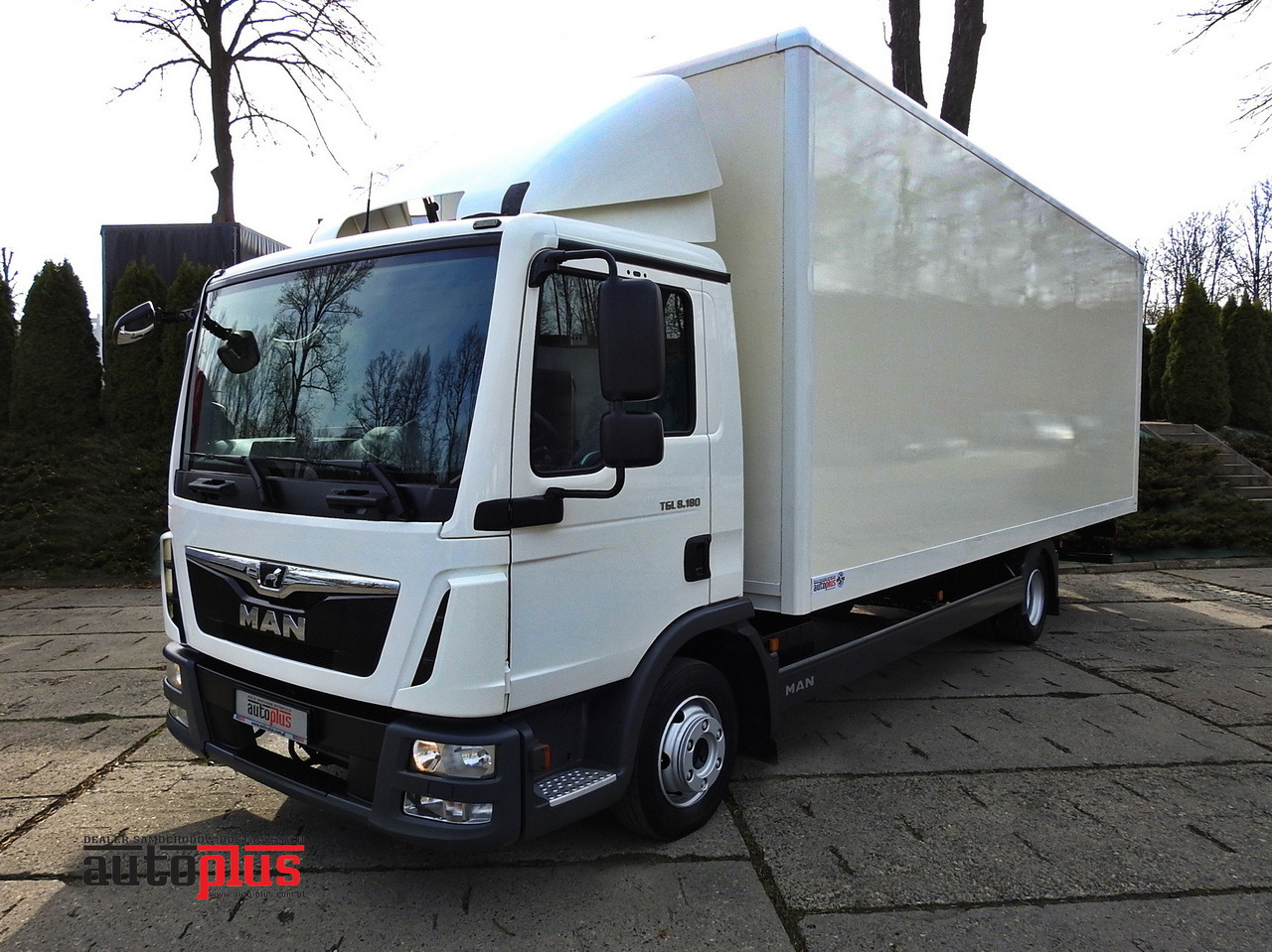 MAN TGL 8.18 BOX 16 PALLETS CRUISE CONTROL TWIN WHEELS 180HP - Dostavno vozilo sa zatvorenim sandukom: slika 1 MAN TGL 8.18 BOX 16 PALLETS CRUISE CONTROL TWIN WHEELS 180HP - Dostavno vozilo sa zatvorenim sandukom: slika 1