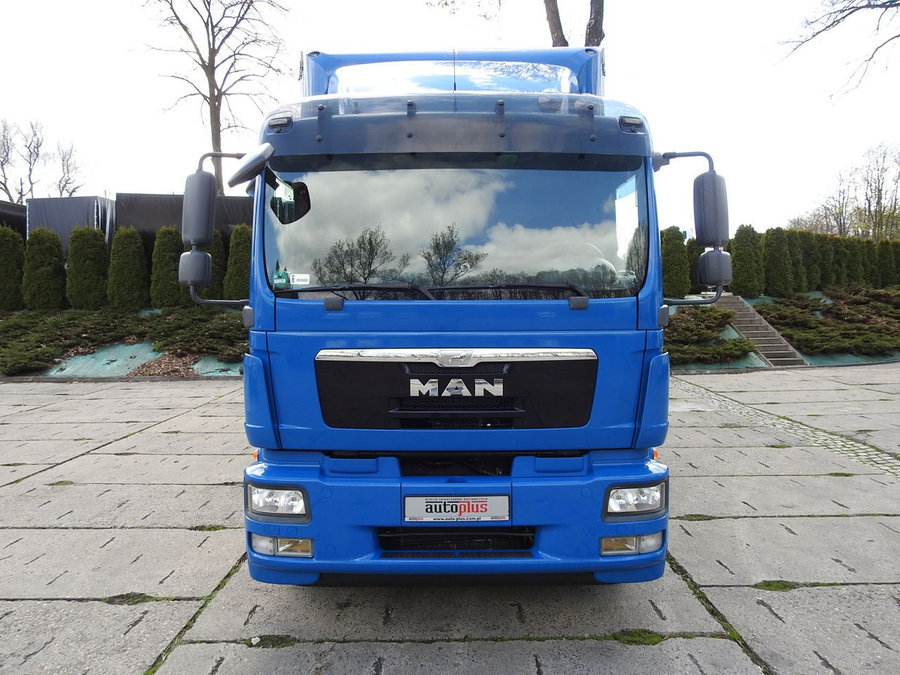 MAN TGM 15.290 TARPAULIN LIFT 18 PALLETS CRUISE CONTROL TWIN WHEELS AIR CONDITIONING 290HP - Kamion sa ceradom: slika 5 MAN TGM 15.290 TARPAULIN LIFT 18 PALLETS CRUISE CONTROL TWIN WHEELS AIR CONDITIONING 290HP - Kamion sa ceradom: slika 5