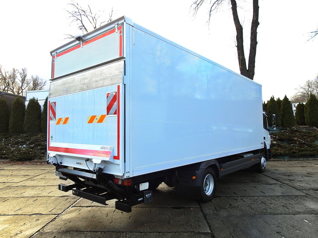 MERCEDES ATEGO 12.24 BOX LIFT 18 PALLETS CRUISE CONTROL AUTOMATIC TRANSMISSION TWIN WHEELS AIR CONDITIONING 240HP - Dostavno vozilo sa zatvorenim sandukom: slika 3 MERCEDES ATEGO 12.24 BOX LIFT 18 PALLETS CRUISE CONTROL AUTOMATIC TRANSMISSION TWIN WHEELS AIR CONDITIONING 240HP - Dostavno vozilo sa zatvorenim sandukom: slika 3