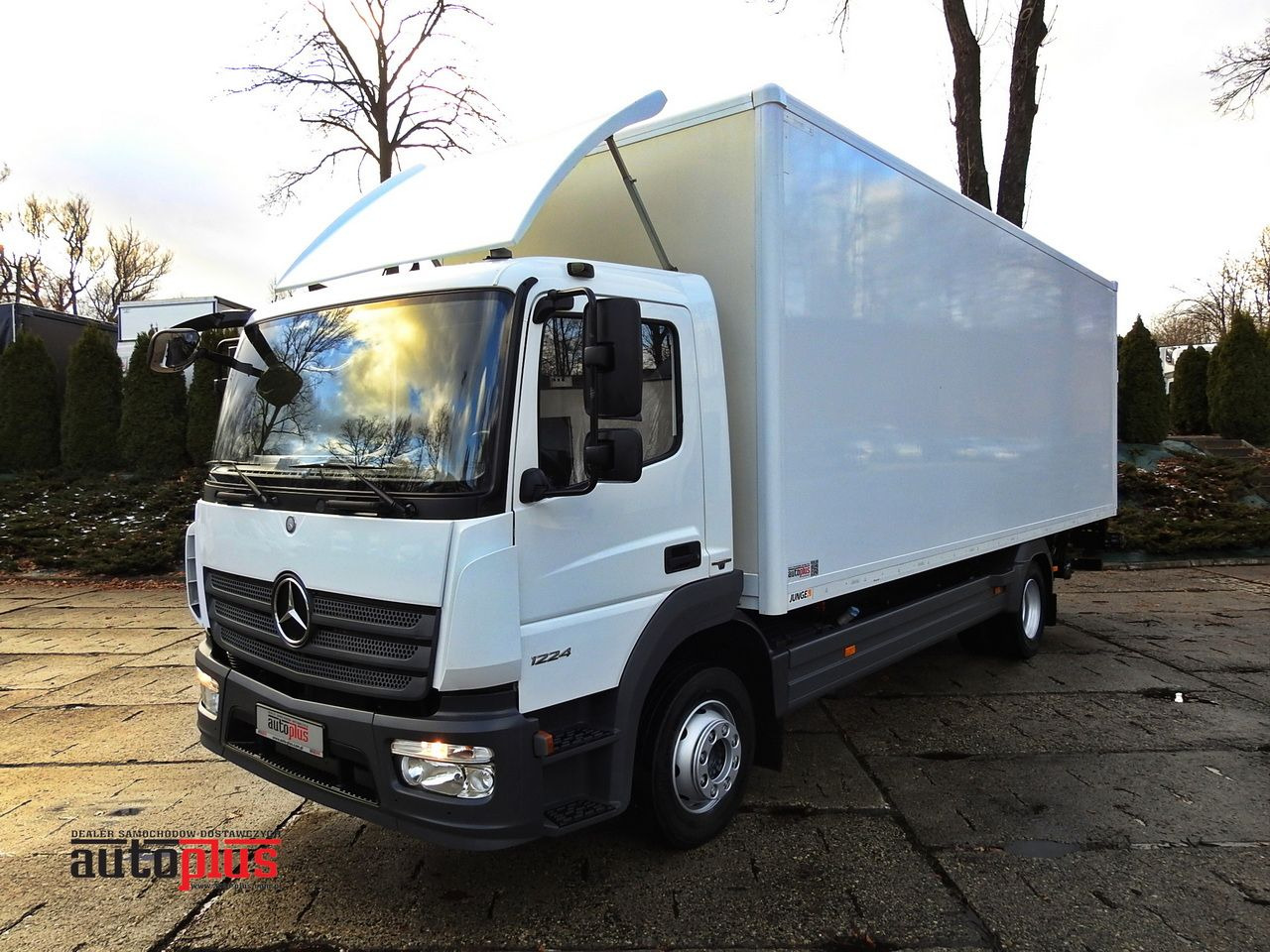 MERCEDES ATEGO 12.24 BOX LIFT 18 PALLETS CRUISE CONTROL AUTOMATIC TRANSMISSION TWIN WHEELS AIR CONDITIONING 240HP - Dostavno vozilo sa zatvorenim sandukom: slika 1 MERCEDES ATEGO 12.24 BOX LIFT 18 PALLETS CRUISE CONTROL AUTOMATIC TRANSMISSION TWIN WHEELS AIR CONDITIONING 240HP - Dostavno vozilo sa zatvorenim sandukom: slika 1
