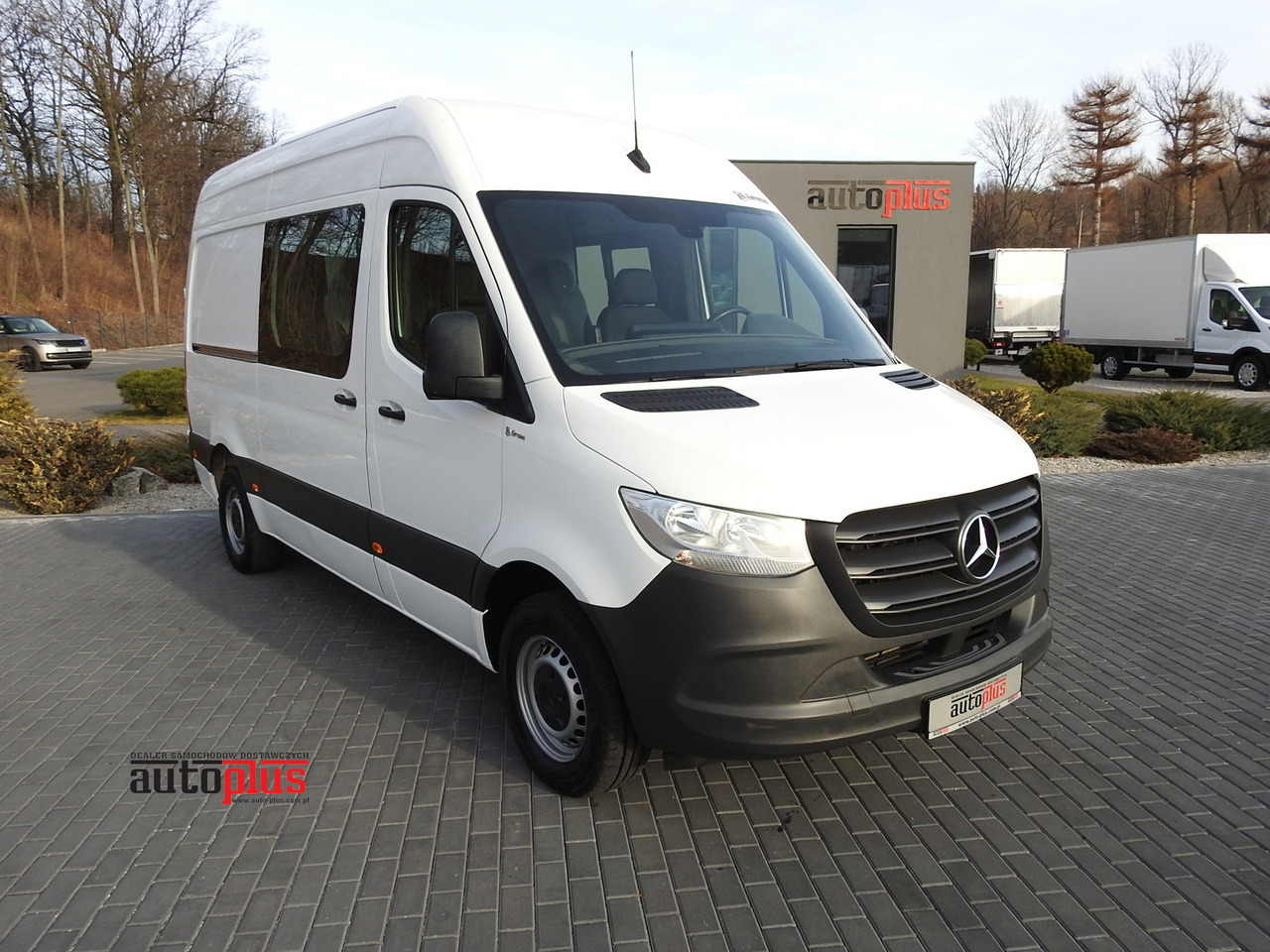 MERCEDES SPRINTER 314 BOX DELIVERY VAN 6 SEATS CRUISE CONTROL AIR CONDITIONING  140HP - Furgon: slika 1 MERCEDES SPRINTER 314 BOX DELIVERY VAN 6 SEATS CRUISE CONTROL AIR CONDITIONING  140HP - Furgon: slika 1