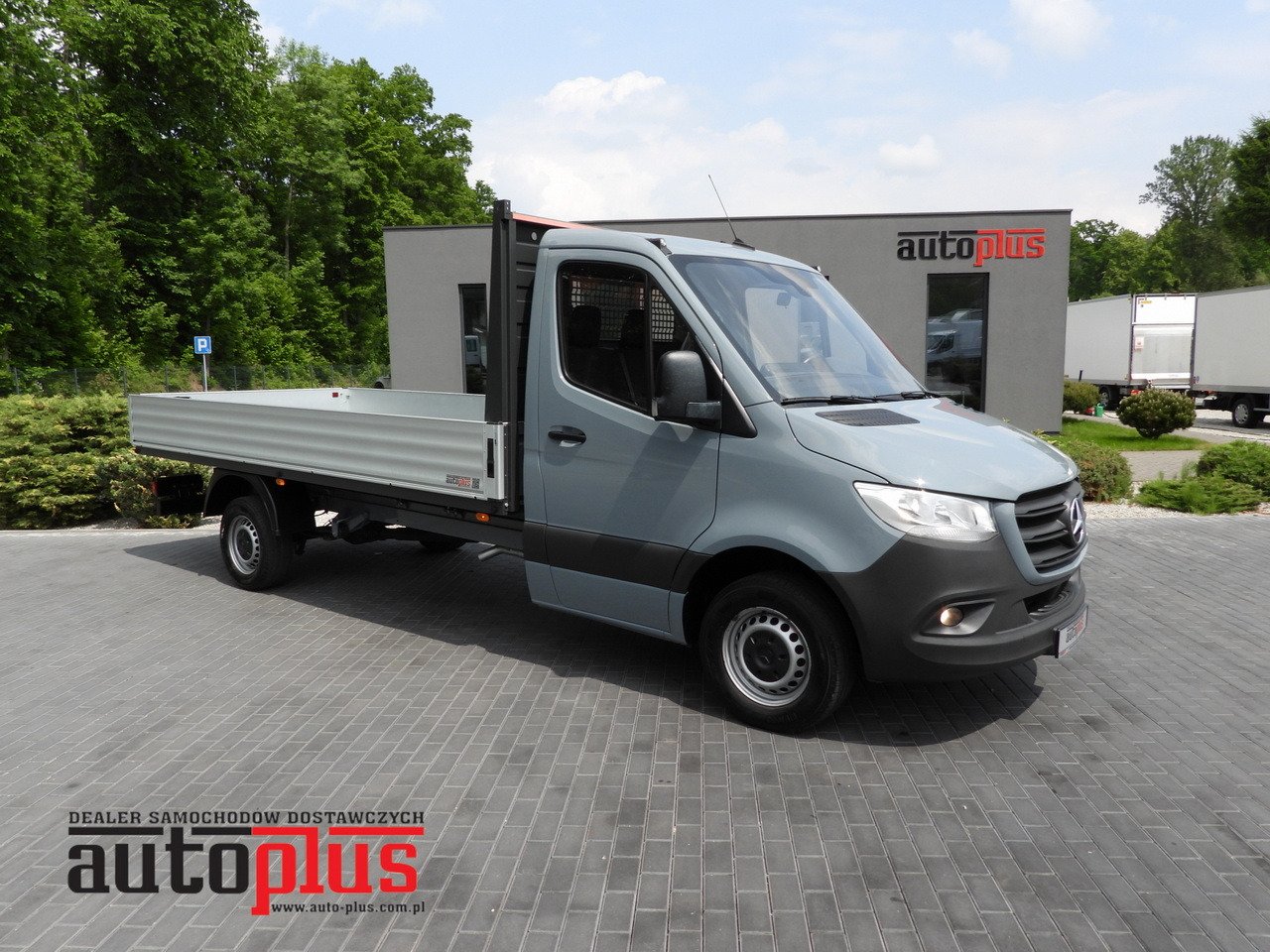 MERCEDES SPRINTER 315 STAKE BODY 8 PALLETS CRUISE CONTROL AIR CONDITIONING  150HP - Dostavno vozilo s ravnom platformom: slika 1 MERCEDES SPRINTER 315 STAKE BODY 8 PALLETS CRUISE CONTROL AIR CONDITIONING  150HP - Dostavno vozilo s ravnom platformom: slika 1