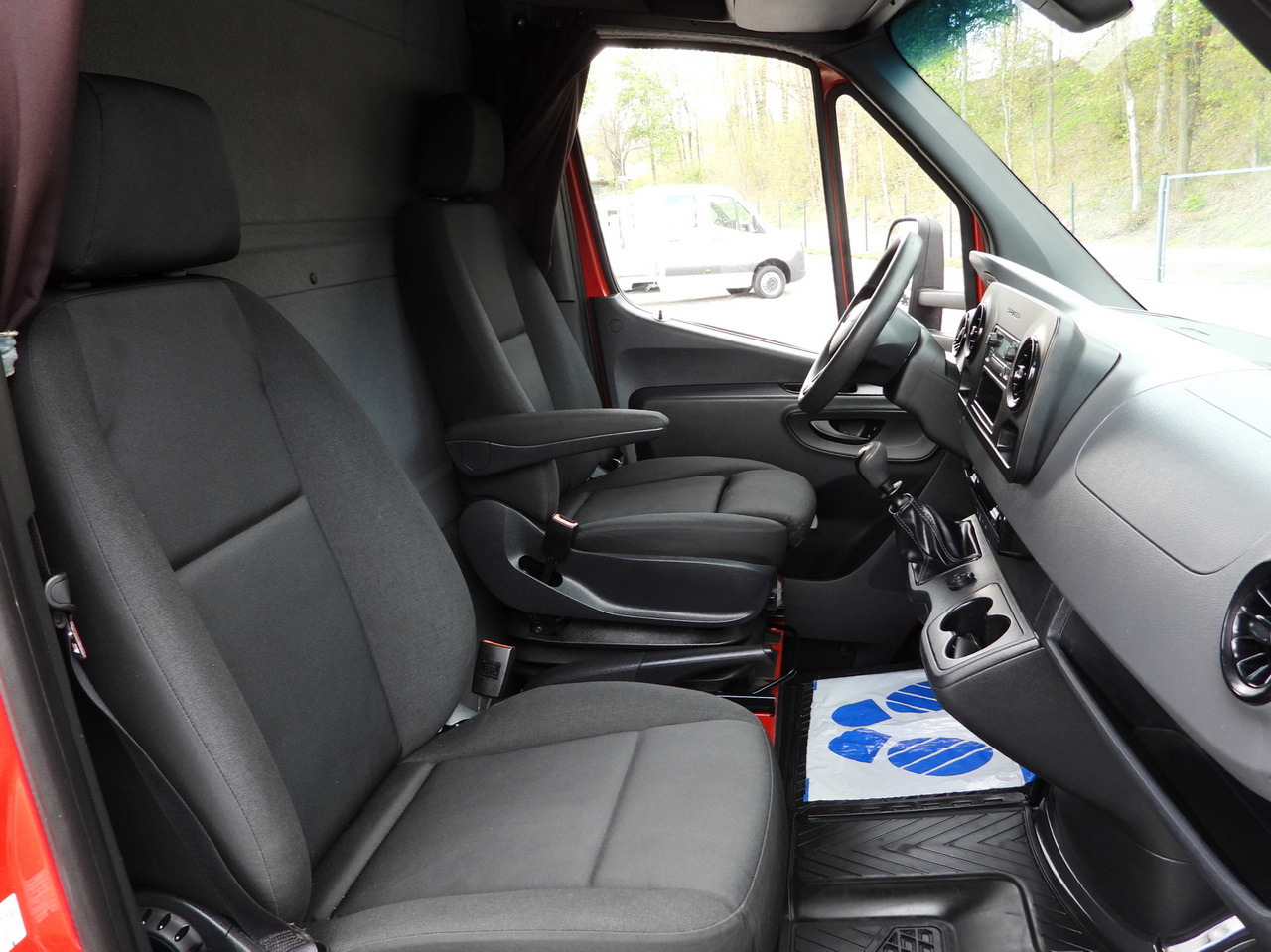 Dostavno vozilo sa ceradom MERCEDES SPRINTER 316 8 PALLETS TARPAULIN LIFT CRUISE CONTROL AIR CONDITIONING 160HP: slika 47 Dostavno vozilo sa ceradom MERCEDES SPRINTER 316 8 PALLETS TARPAULIN LIFT CRUISE CONTROL AIR CONDITIONING 160HP: slika 47