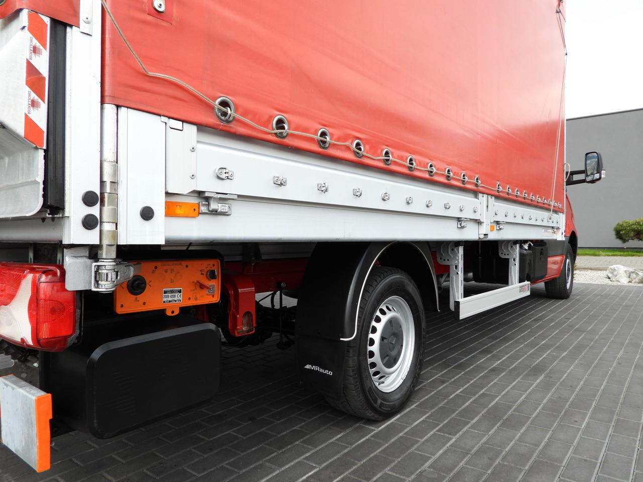 Dostavno vozilo sa ceradom MERCEDES SPRINTER 316 8 PALLETS TARPAULIN LIFT CRUISE CONTROL AIR CONDITIONING 160HP: slika 18 Dostavno vozilo sa ceradom MERCEDES SPRINTER 316 8 PALLETS TARPAULIN LIFT CRUISE CONTROL AIR CONDITIONING 160HP: slika 18