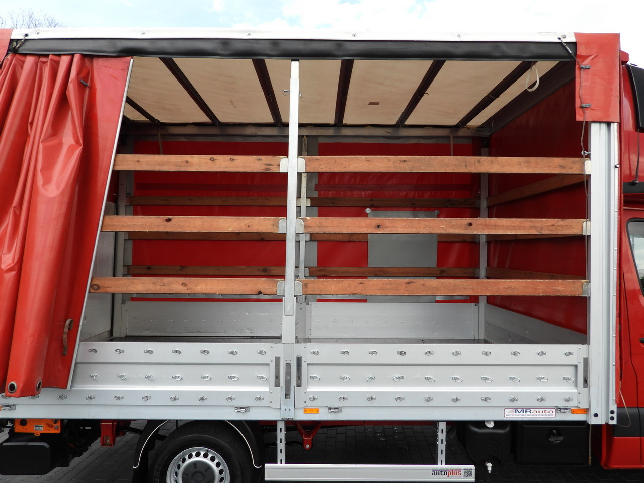 Dostavno vozilo sa ceradom MERCEDES SPRINTER 316 8 PALLETS TARPAULIN LIFT CRUISE CONTROL AIR CONDITIONING 160HP: slika 27 Dostavno vozilo sa ceradom MERCEDES SPRINTER 316 8 PALLETS TARPAULIN LIFT CRUISE CONTROL AIR CONDITIONING 160HP: slika 27