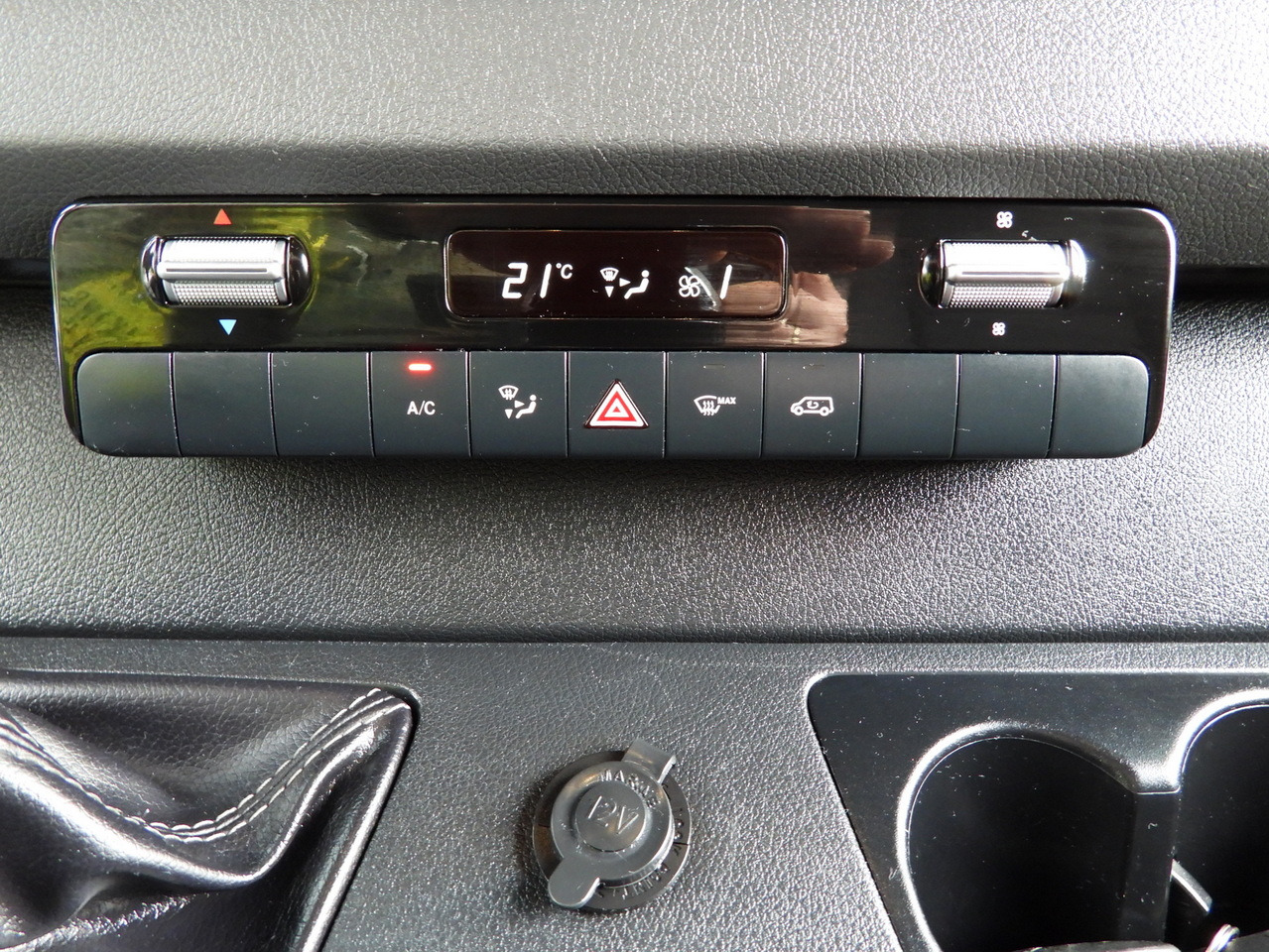 Dostavno vozilo sa ceradom MERCEDES SPRINTER 316 8 PALLETS TARPAULIN LIFT CRUISE CONTROL AIR CONDITIONING 160HP: slika 43 Dostavno vozilo sa ceradom MERCEDES SPRINTER 316 8 PALLETS TARPAULIN LIFT CRUISE CONTROL AIR CONDITIONING 160HP: slika 43