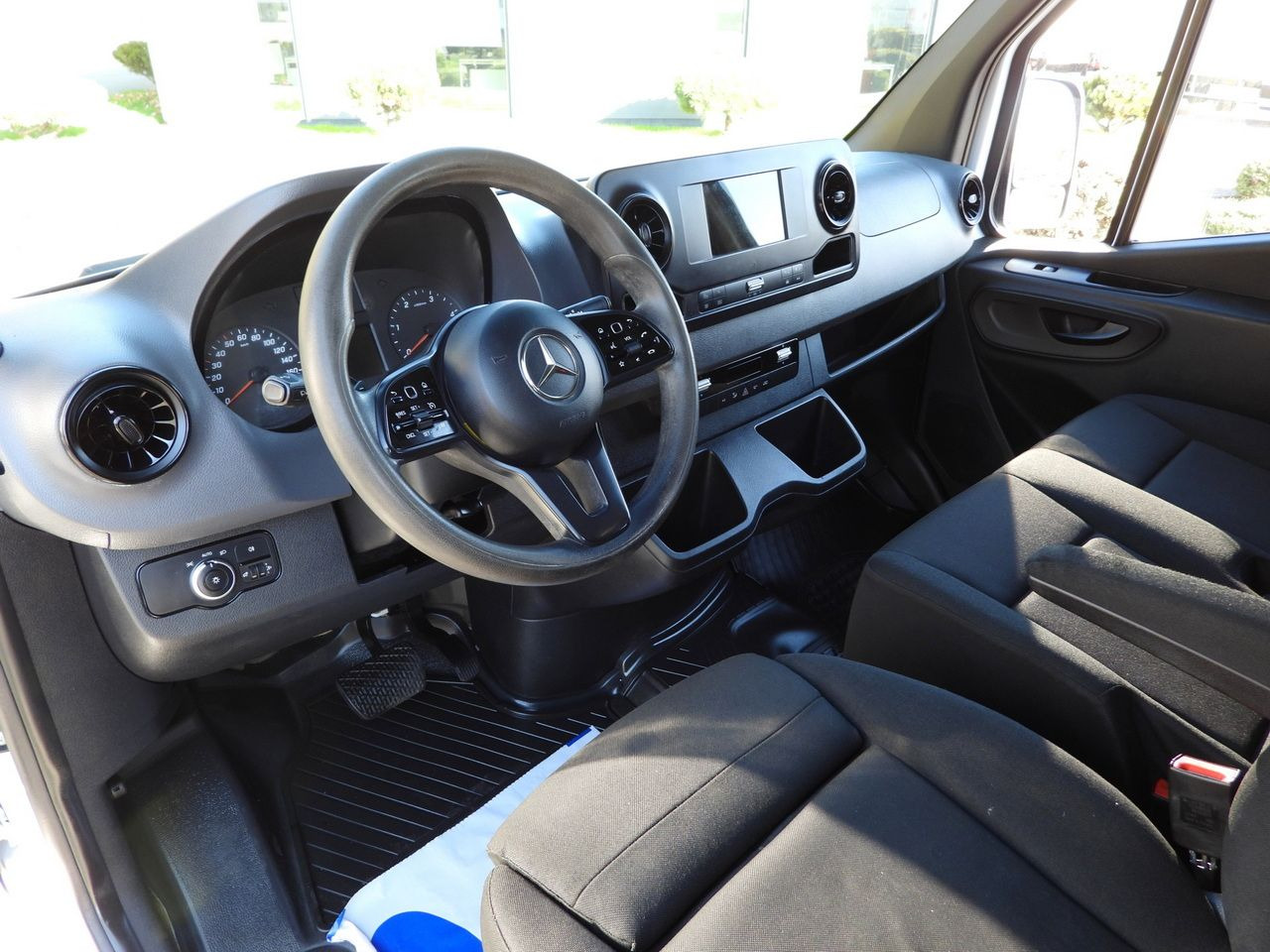 MERCEDES SPRINTER 316 BOX DELIVERY VAN 7 SEATS CRUISE CONTROL AUTOMATIC TRANSMISSION AIR CONDITIONING 160HP - Furgon: slika 3 MERCEDES SPRINTER 316 BOX DELIVERY VAN 7 SEATS CRUISE CONTROL AUTOMATIC TRANSMISSION AIR CONDITIONING 160HP - Furgon: slika 3