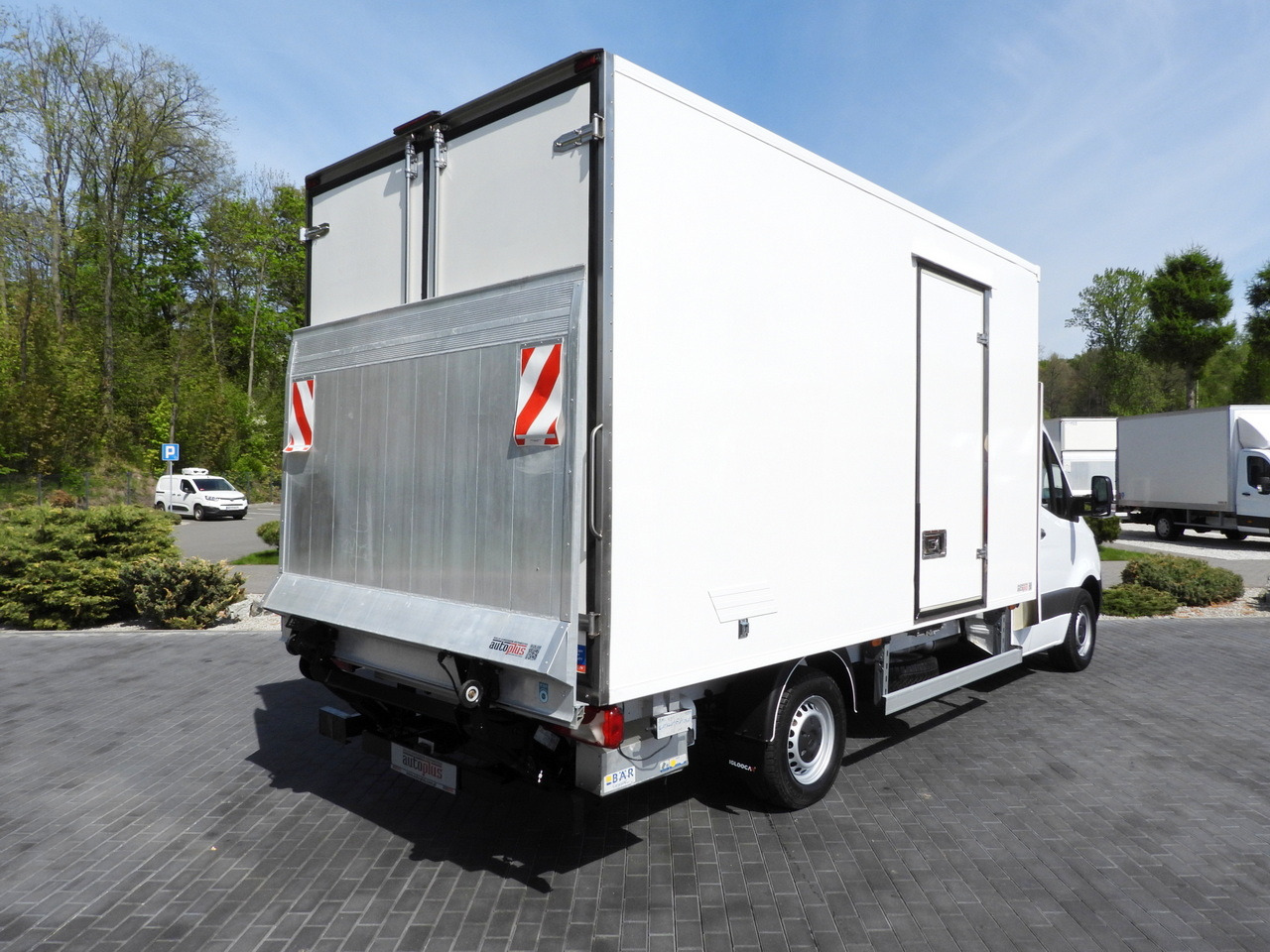 MERCEDES SPRINTER 316 REGRIGERATOR BOX 0*C LIFT 8 PALLETS CRUISE CONTROL PNEUMATICS AIR CONDITIONING 160HP - Dostavno vozilo hladnjača: slika 3 MERCEDES SPRINTER 316 REGRIGERATOR BOX 0*C LIFT 8 PALLETS CRUISE CONTROL PNEUMATICS AIR CONDITIONING 160HP - Dostavno vozilo hladnjača: slika 3