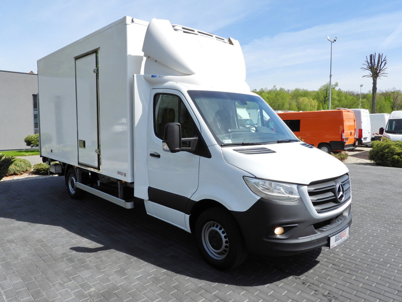 MERCEDES SPRINTER 316 REGRIGERATOR BOX 0*C LIFT 8 PALLETS CRUISE CONTROL PNEUMATICS AIR CONDITIONING 160HP - Dostavno vozilo hladnjača: slika 4 MERCEDES SPRINTER 316 REGRIGERATOR BOX 0*C LIFT 8 PALLETS CRUISE CONTROL PNEUMATICS AIR CONDITIONING 160HP - Dostavno vozilo hladnjača: slika 4