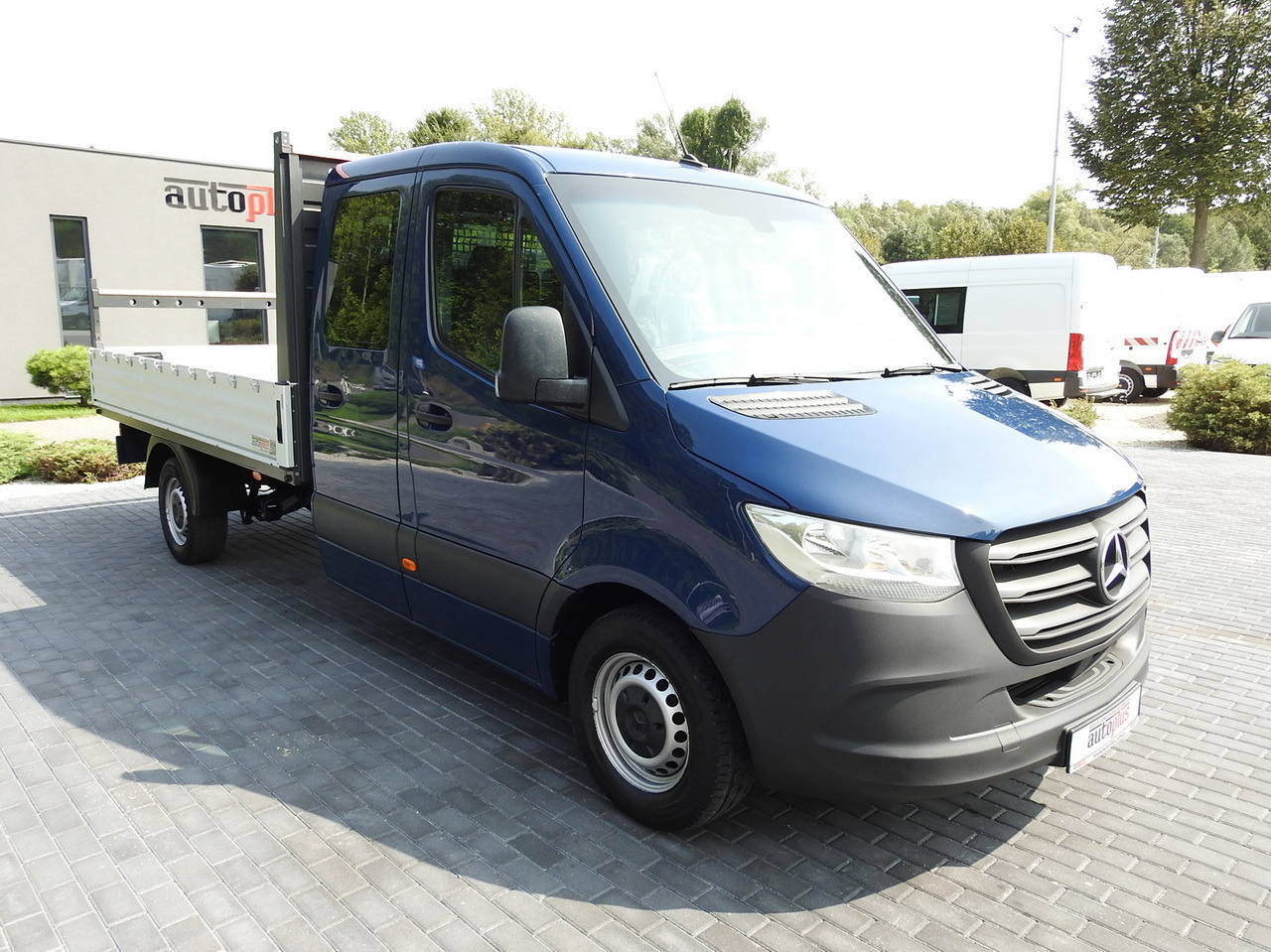 MERCEDES SPRINTER 316 STAKE BODY DOUBLE CABIN DOKA 7 SEATS AIR CONDITIONING 160HP - Dostavno vozilo sa duplom kabinom: slika 4 MERCEDES SPRINTER 316 STAKE BODY DOUBLE CABIN DOKA 7 SEATS AIR CONDITIONING 160HP - Dostavno vozilo sa duplom kabinom: slika 4