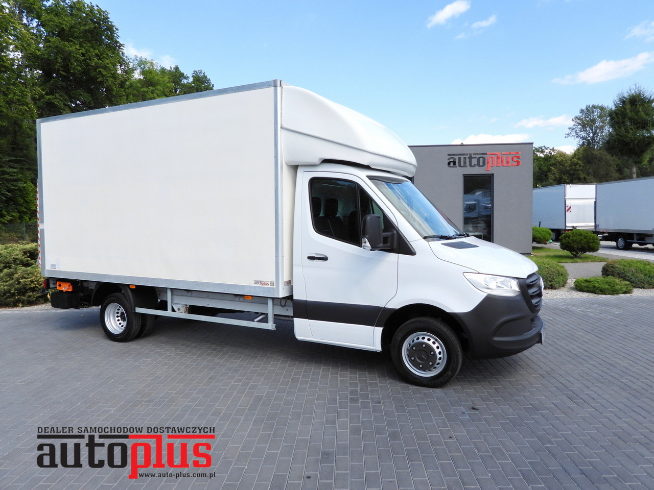 MERCEDES SPRINTER 514 BOX LIFT 8 PALLETS CRUISE CONTROL TWIN WHEELS AIR CONDITIONING  140HP - Dostavno vozilo sa zatvorenim sandukom: slika 1 MERCEDES SPRINTER 514 BOX LIFT 8 PALLETS CRUISE CONTROL TWIN WHEELS AIR CONDITIONING  140HP - Dostavno vozilo sa zatvorenim sandukom: slika 1