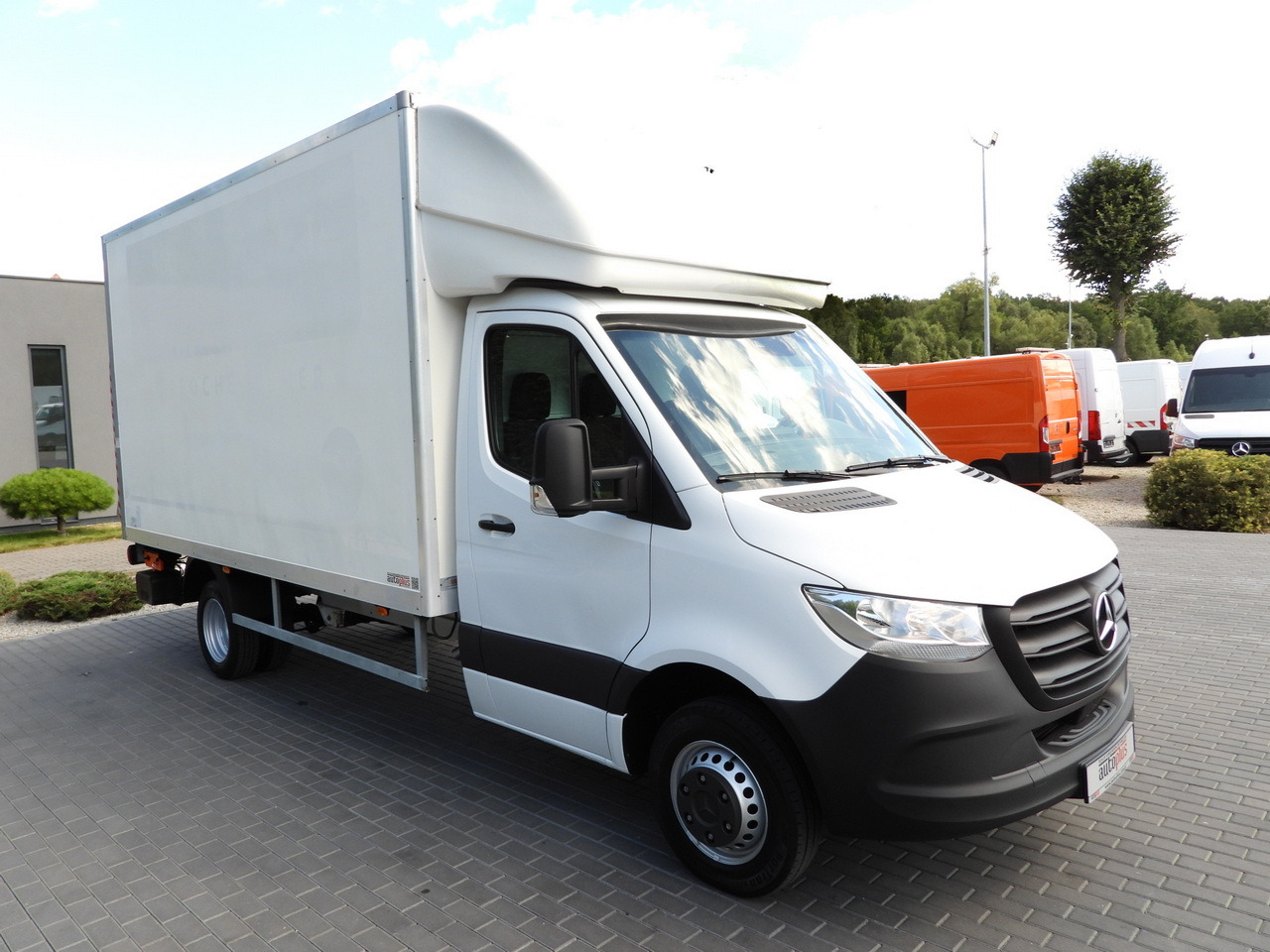 MERCEDES SPRINTER 514 BOX LIFT 8 PALLETS CRUISE CONTROL TWIN WHEELS AIR CONDITIONING 140HP - Dostavno vozilo sa zatvorenim sandukom: slika 4 MERCEDES SPRINTER 514 BOX LIFT 8 PALLETS CRUISE CONTROL TWIN WHEELS AIR CONDITIONING 140HP - Dostavno vozilo sa zatvorenim sandukom: slika 4