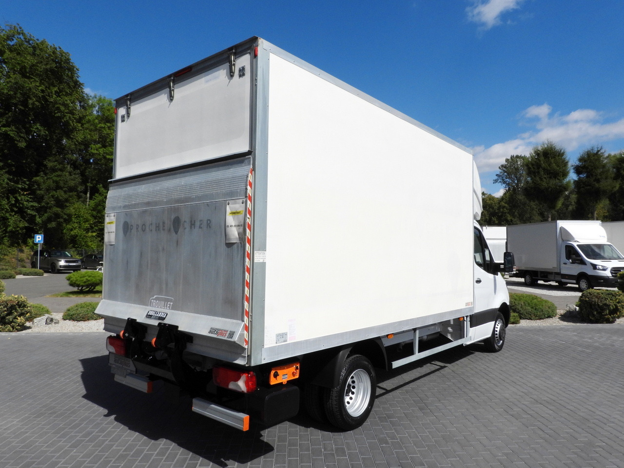 MERCEDES SPRINTER 514 BOX LIFT 8 PALLETS CRUISE CONTROL TWIN WHEELS AIR CONDITIONING 140HP - Dostavno vozilo sa zatvorenim sandukom: slika 3 MERCEDES SPRINTER 514 BOX LIFT 8 PALLETS CRUISE CONTROL TWIN WHEELS AIR CONDITIONING 140HP - Dostavno vozilo sa zatvorenim sandukom: slika 3