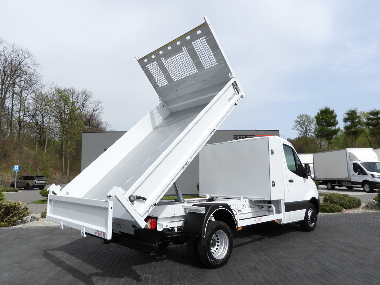 MERCEDES SPRINTER 516 TIPPER CRUISE CONTROL TWIN WHEELS AIR CONDITIONING 160HP - Dostavno vozilo kiper: slika 3 MERCEDES SPRINTER 516 TIPPER CRUISE CONTROL TWIN WHEELS AIR CONDITIONING 160HP - Dostavno vozilo kiper: slika 3