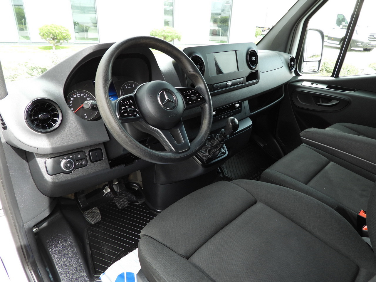 MERCEDES SPRINTER 516 TIPPER CRUISE CONTROL TWIN WHEELS AIR CONDITIONING 160HP - Dostavno vozilo kiper: slika 2 MERCEDES SPRINTER 516 TIPPER CRUISE CONTROL TWIN WHEELS AIR CONDITIONING 160HP - Dostavno vozilo kiper: slika 2