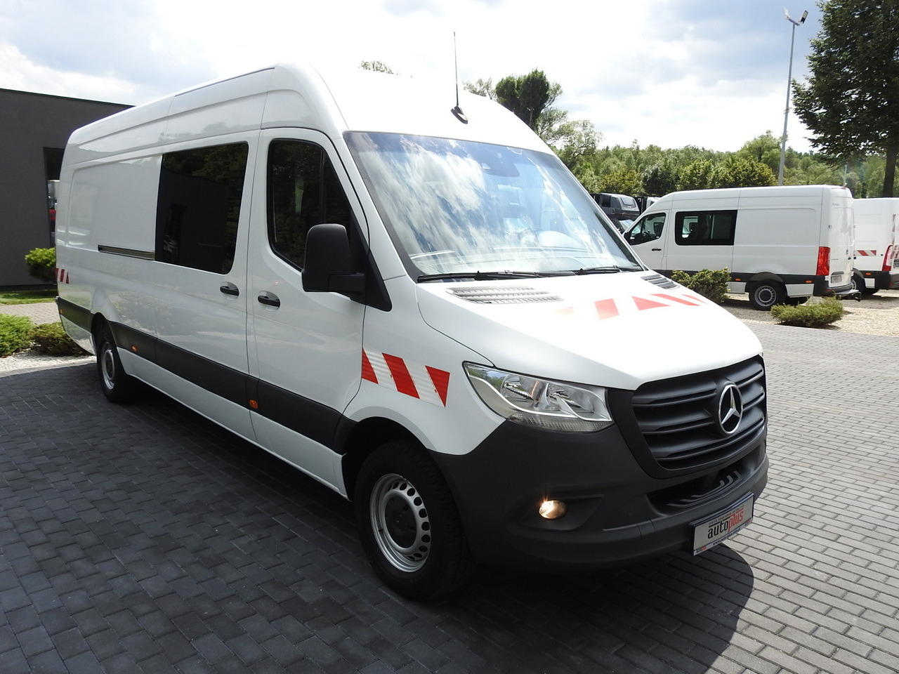 MERCEDES SPRINTER BOX DELIVERY VAN 5 SEATS CRUISE CONTROL NAVIGATION AIR CONDITIONING AUTOMATIC TRANSMISSION 160HP - Furgon: slika 4 MERCEDES SPRINTER BOX DELIVERY VAN 5 SEATS CRUISE CONTROL NAVIGATION AIR CONDITIONING AUTOMATIC TRANSMISSION 160HP - Furgon: slika 4