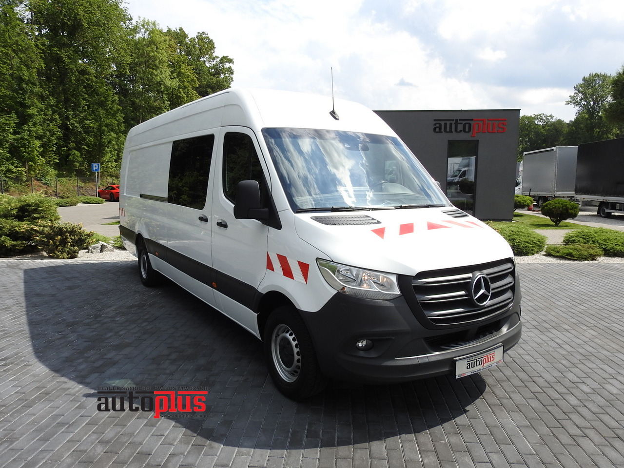 MERCEDES SPRINTER BOX DELIVERY VAN 5 SEATS CRUISE CONTROL NAVIGATION AIR CONDITIONING AUTOMATIC TRANSMISSION   160HP - Furgon: slika 1 MERCEDES SPRINTER BOX DELIVERY VAN 5 SEATS CRUISE CONTROL NAVIGATION AIR CONDITIONING AUTOMATIC TRANSMISSION   160HP - Furgon: slika 1