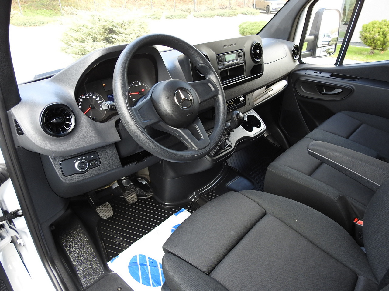 MERCEDES SPRINTER BOX LIFT 8 PALLETS AIR CONDITIONING  150HP - Dostavno vozilo hladnjača: slika 2 MERCEDES SPRINTER BOX LIFT 8 PALLETS AIR CONDITIONING  150HP - Dostavno vozilo hladnjača: slika 2