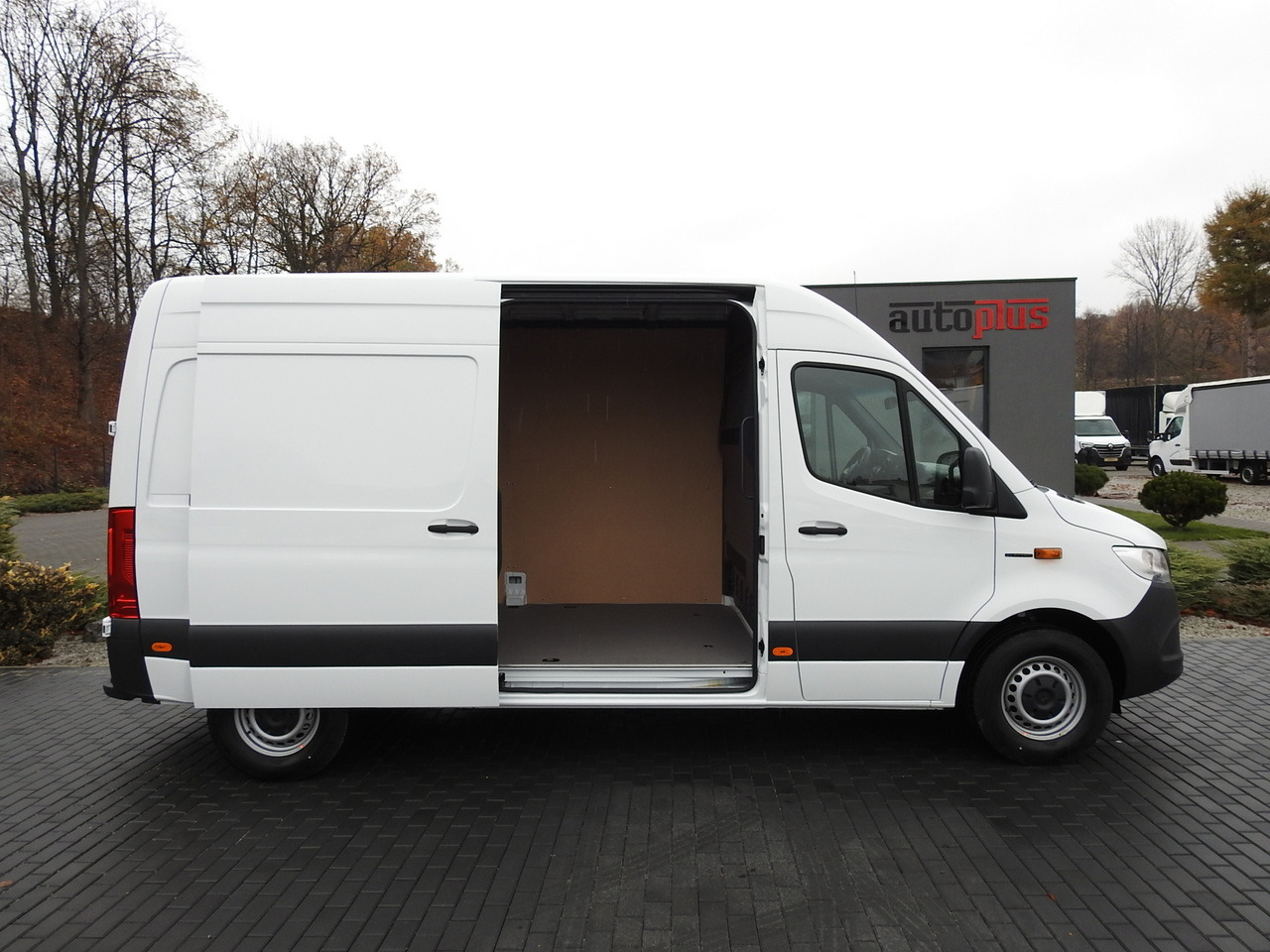 Novu Furgon, Električno dostavno vozilo MERCEDES eSprinter NEW ELECTRIC VAN AUTOMATIC TRANSMISSION  GUARANTEE  95HP: slika 8