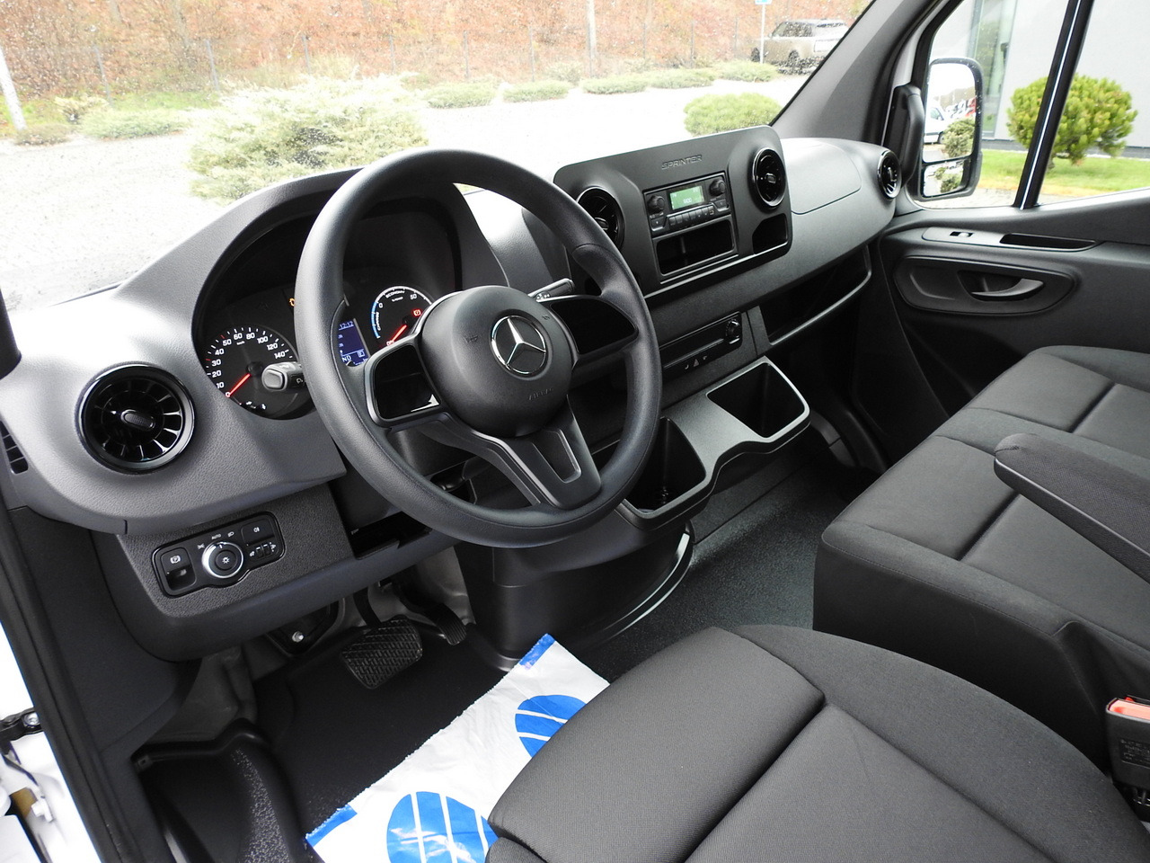 MERCEDES eSprinter NEW ELECTRIC VAN AUTOMATIC TRANSMISSION  GUARANTEE  95HP - Furgon, Električno dostavno vozilo: slika 2 MERCEDES eSprinter NEW ELECTRIC VAN AUTOMATIC TRANSMISSION  GUARANTEE  95HP - Furgon, Električno dostavno vozilo: slika 2