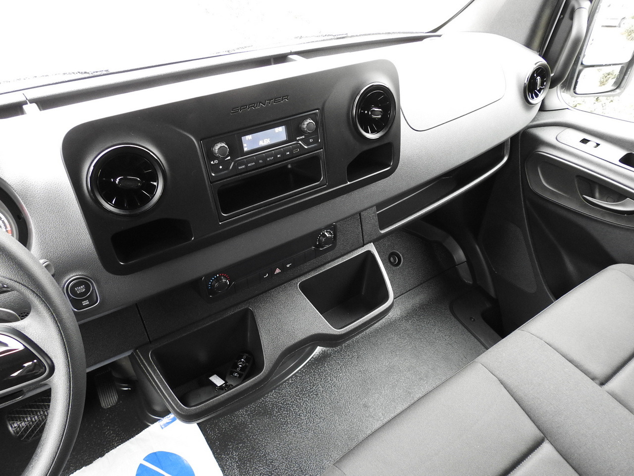 Novu Furgon, Električno dostavno vozilo MERCEDES eSprinter NEW ELECTRIC VAN AUTOMATIC TRANSMISSION  GUARANTEE  95HP: slika 30