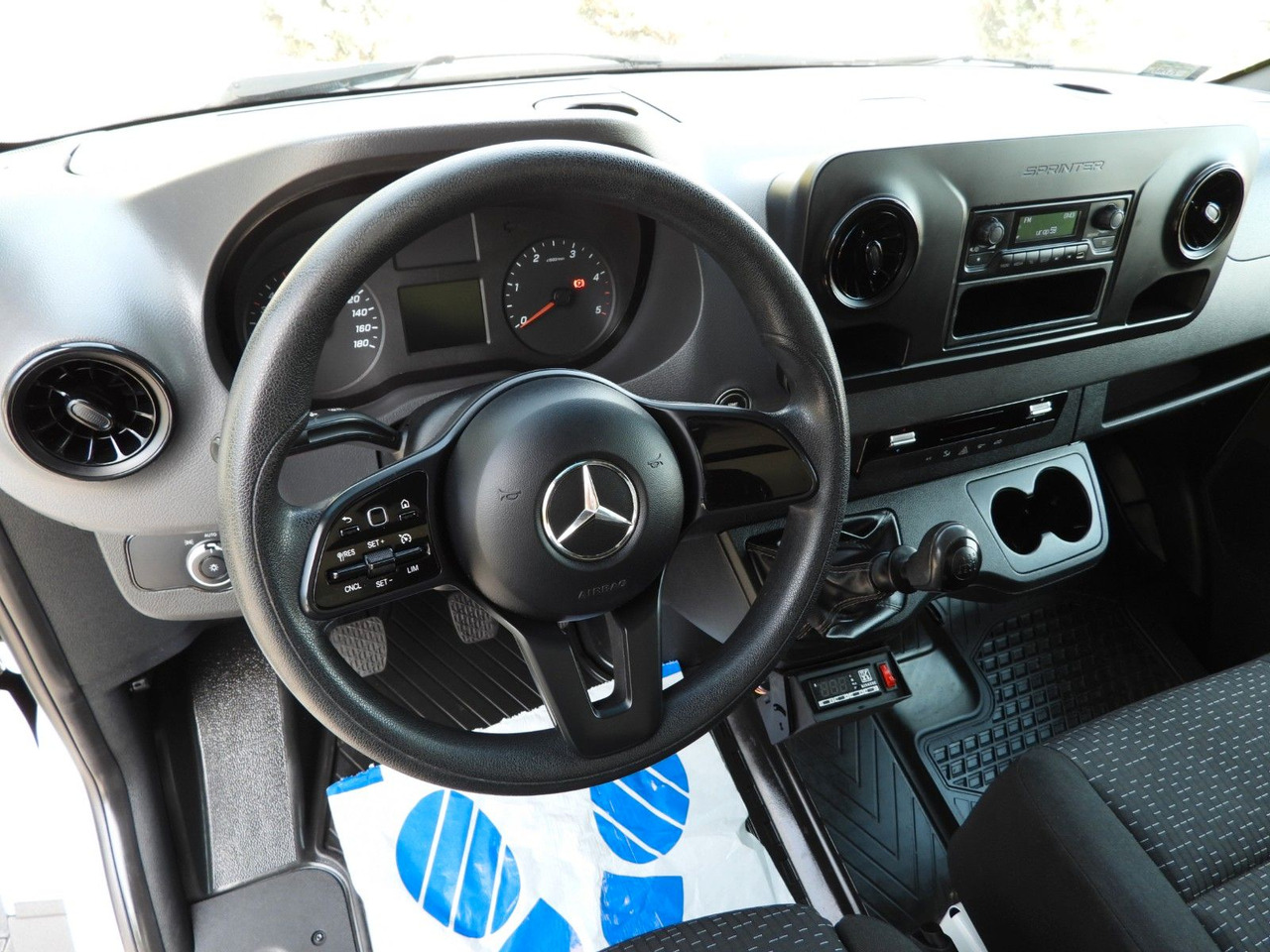 Mercedes-Benz SPRINTER 316 KÜHLKOFFER 0*C AUFZUG 8 PALETTEN - Dostavno vozilo hladnjača: slika 2 Mercedes-Benz SPRINTER 316 KÜHLKOFFER 0*C AUFZUG 8 PALETTEN - Dostavno vozilo hladnjača: slika 2