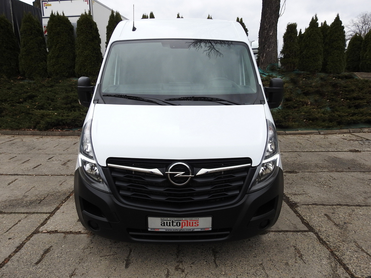 OPEL MOVANO REFRIGERATOR VAN 0*C CRUISE CONTROL NAVIGATION AIR CONDITIONING LED LIGHTS 136HP - Dostavno vozilo hladnjača: slika 5 OPEL MOVANO REFRIGERATOR VAN 0*C CRUISE CONTROL NAVIGATION AIR CONDITIONING LED LIGHTS 136HP - Dostavno vozilo hladnjača: slika 5