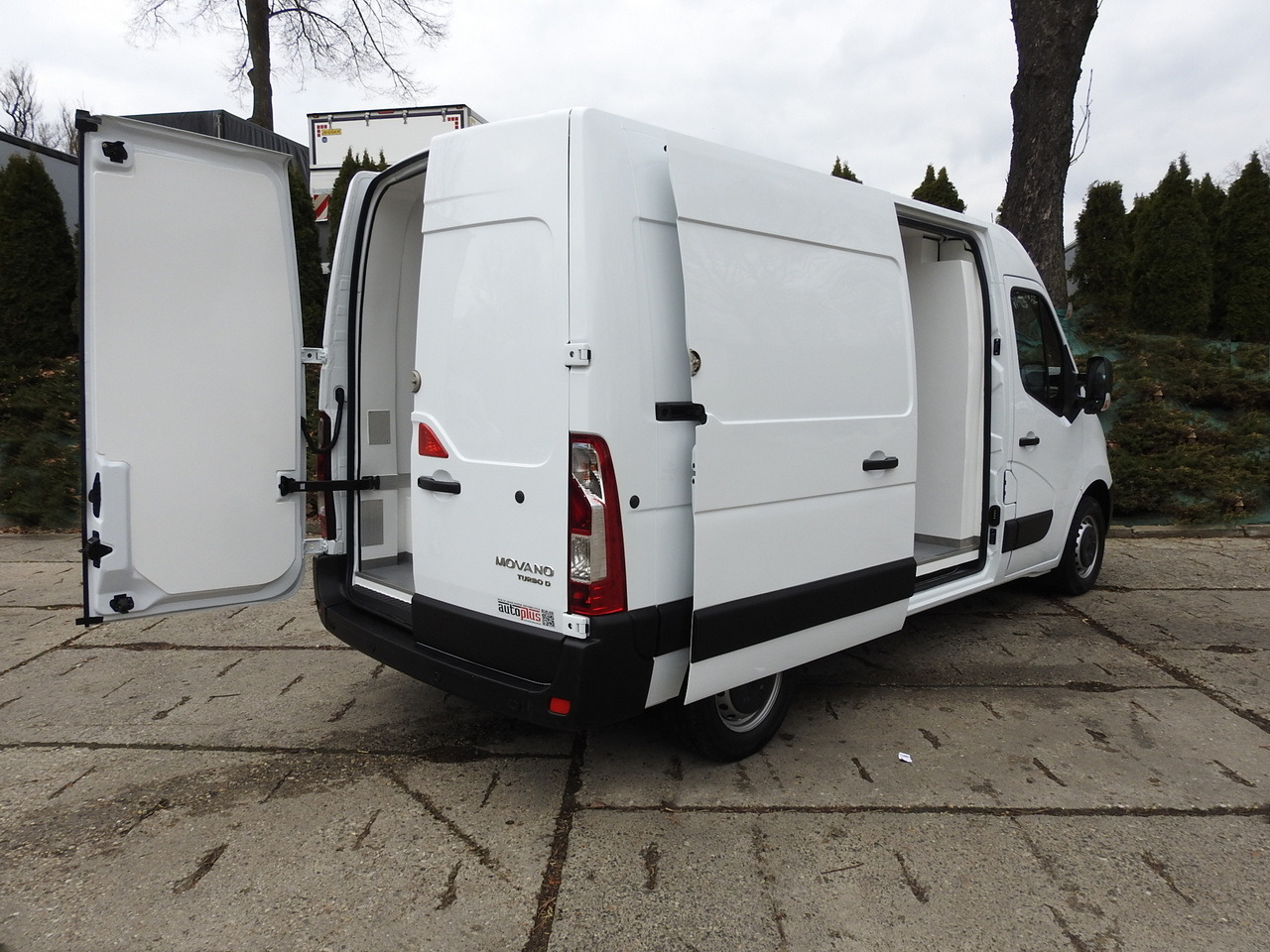 OPEL MOVANO REFRIGERATOR VAN 0*C CRUISE CONTROL NAVIGATION AIR CONDITIONING LED LIGHTS 136HP - Dostavno vozilo hladnjača: slika 3 OPEL MOVANO REFRIGERATOR VAN 0*C CRUISE CONTROL NAVIGATION AIR CONDITIONING LED LIGHTS 136HP - Dostavno vozilo hladnjača: slika 3