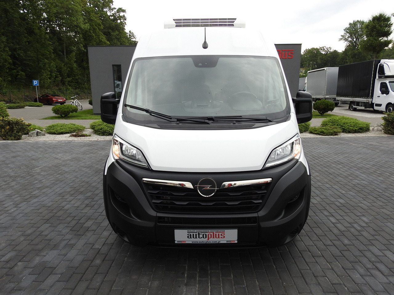 OPEL MOVANO REFRIGERATOR VAN 0*C HEATING FUNCTION AIR CONDITIONING 140HP - Dostavno vozilo hladnjača: slika 5 OPEL MOVANO REFRIGERATOR VAN 0*C HEATING FUNCTION AIR CONDITIONING 140HP - Dostavno vozilo hladnjača: slika 5