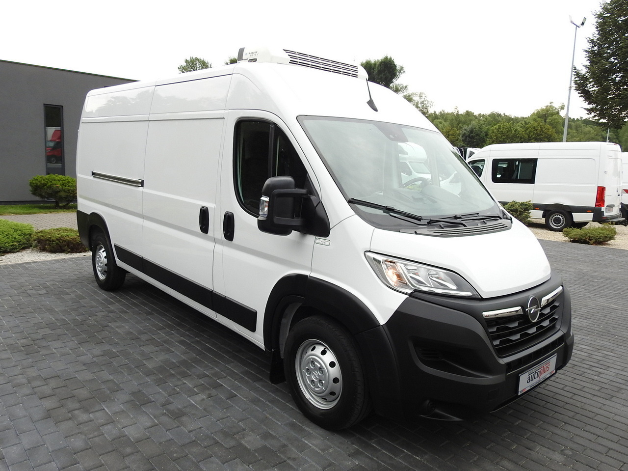 OPEL MOVANO REFRIGERATOR VAN 0*C HEATING FUNCTION AIR CONDITIONING 140HP - Dostavno vozilo hladnjača: slika 4 OPEL MOVANO REFRIGERATOR VAN 0*C HEATING FUNCTION AIR CONDITIONING 140HP - Dostavno vozilo hladnjača: slika 4