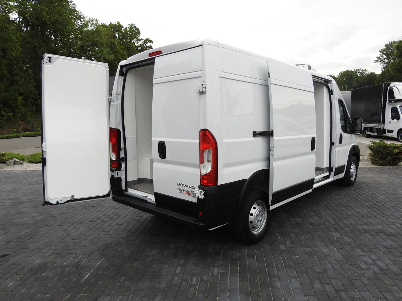 OPEL MOVANO REFRIGERATOR VAN 0*C HEATING FUNCTION AIR CONDITIONING 140HP - Dostavno vozilo hladnjača: slika 3 OPEL MOVANO REFRIGERATOR VAN 0*C HEATING FUNCTION AIR CONDITIONING 140HP - Dostavno vozilo hladnjača: slika 3