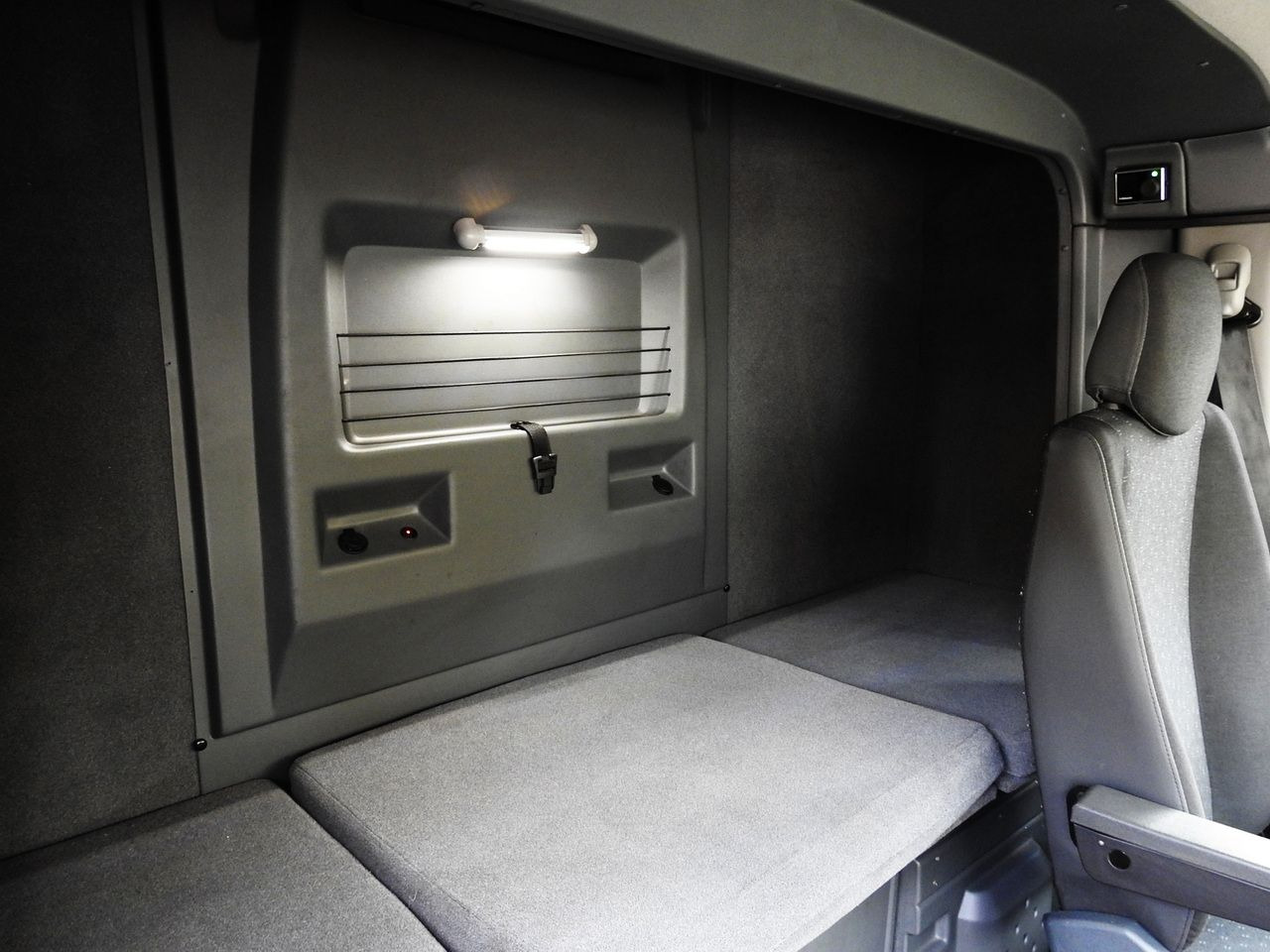 Dostavno vozilo sa ceradom OPEL MOVANO TARPAULIN 10 PALLETS WEBASTO CRUISE CONTROL LED LIGHTS PNEUMATICS AIR CONDITIONING 165HP: slika 46 Dostavno vozilo sa ceradom OPEL MOVANO TARPAULIN 10 PALLETS WEBASTO CRUISE CONTROL LED LIGHTS PNEUMATICS AIR CONDITIONING 165HP: slika 46