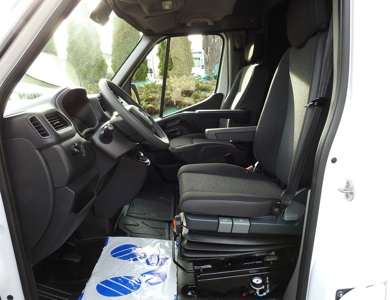 Dostavno vozilo sa ceradom OPEL MOVANO TARPAULIN 10 PALLETS WEBASTO CRUISE CONTROL LED LIGHTS PNEUMATICS AIR CONDITIONING 165HP: slika 31 Dostavno vozilo sa ceradom OPEL MOVANO TARPAULIN 10 PALLETS WEBASTO CRUISE CONTROL LED LIGHTS PNEUMATICS AIR CONDITIONING 165HP: slika 31