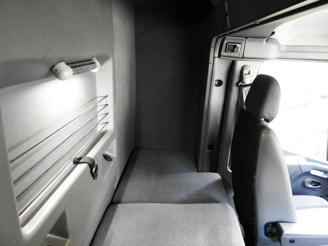 Dostavno vozilo sa ceradom OPEL MOVANO TARPAULIN 10 PALLETS WEBASTO CRUISE CONTROL LED LIGHTS PNEUMATICS AIR CONDITIONING 165HP: slika 47 Dostavno vozilo sa ceradom OPEL MOVANO TARPAULIN 10 PALLETS WEBASTO CRUISE CONTROL LED LIGHTS PNEUMATICS AIR CONDITIONING 165HP: slika 47