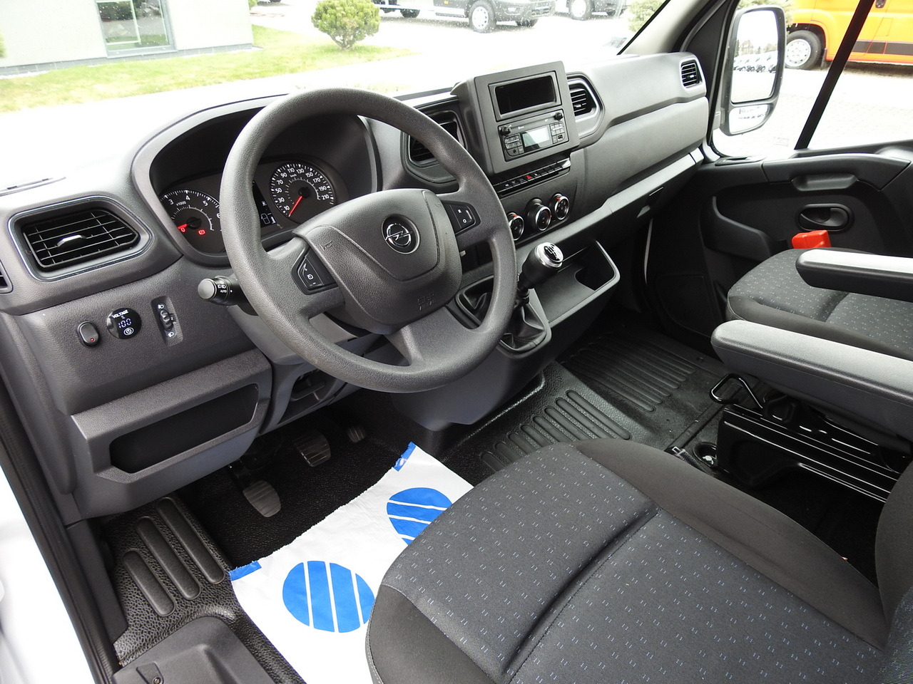 OPEL MOVANO TARPAULIN 8 PALLETS WEBASTO CRUISE CONTROL LED LIGHTS PNEUMATICS AIR CONDITIONING 165HP - Dostavno vozilo sa ceradom: slika 2 OPEL MOVANO TARPAULIN 8 PALLETS WEBASTO CRUISE CONTROL LED LIGHTS PNEUMATICS AIR CONDITIONING 165HP - Dostavno vozilo sa ceradom: slika 2