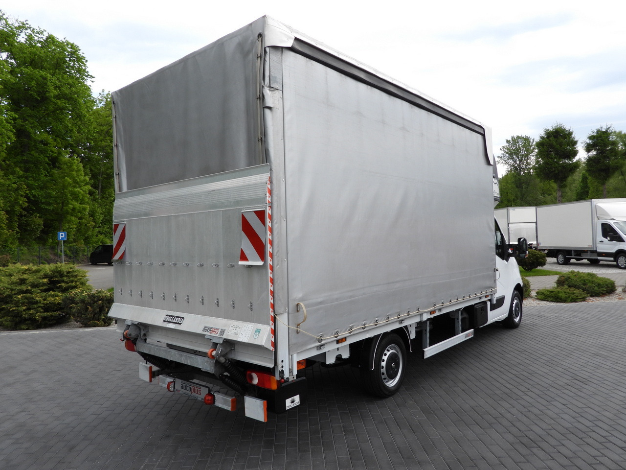 OPEL MOVANO TARPAULIN LIFT 9 PALLETS WEBASTO CRUISE CONTROL LED LIGHTS PNEUMATICS AIR CONDITIONING 165HP - Dostavno vozilo sa ceradom: slika 3 OPEL MOVANO TARPAULIN LIFT 9 PALLETS WEBASTO CRUISE CONTROL LED LIGHTS PNEUMATICS AIR CONDITIONING 165HP - Dostavno vozilo sa ceradom: slika 3