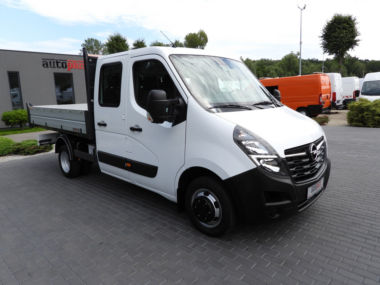 OPEL MOVANO TIPPER DOUBLE CABIN DOKA 7 SEATS LED LIGHTS TWIN WHEELS AIR CONDITIONING 145HP - Dostavno vozilo kiper: slika 4 OPEL MOVANO TIPPER DOUBLE CABIN DOKA 7 SEATS LED LIGHTS TWIN WHEELS AIR CONDITIONING 145HP - Dostavno vozilo kiper: slika 4