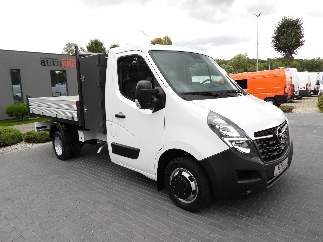 OPEL MOVANO TIPPER NAVIGATION LED LIGHTS TWIN WHEELS AIR CONDITIONING 145HP - Dostavno vozilo kiper: slika 4 OPEL MOVANO TIPPER NAVIGATION LED LIGHTS TWIN WHEELS AIR CONDITIONING 145HP - Dostavno vozilo kiper: slika 4
