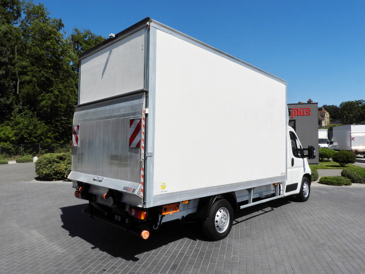 PEUGEOT BOXER BOX LIFT 8 PALLETS CRUISE CONTROL AIR CONDITIONING  130HP - Dostavno vozilo sa zatvorenim sandukom: slika 3 PEUGEOT BOXER BOX LIFT 8 PALLETS CRUISE CONTROL AIR CONDITIONING  130HP - Dostavno vozilo sa zatvorenim sandukom: slika 3