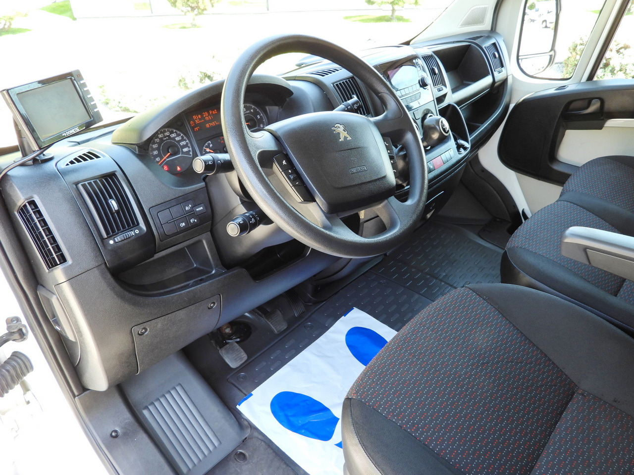 PEUGEOT BOXER BOX LIFT 8 PALLETS CRUISE CONTROL AIR CONDITIONING  130HP - Dostavno vozilo hladnjača: slika 2 PEUGEOT BOXER BOX LIFT 8 PALLETS CRUISE CONTROL AIR CONDITIONING  130HP - Dostavno vozilo hladnjača: slika 2