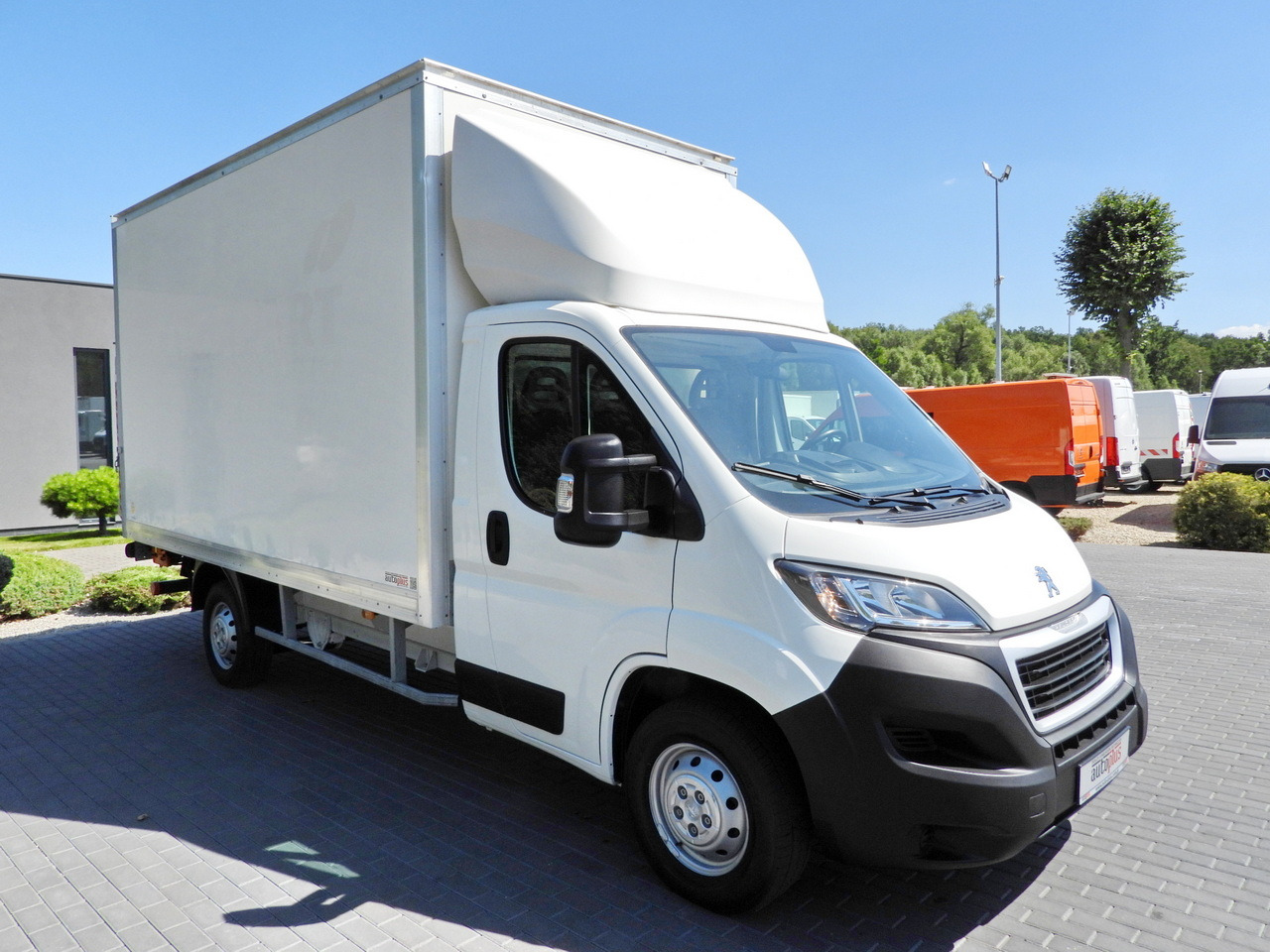 PEUGEOT BOXER BOX LIFT 8 PALLETS CRUISE CONTROL AIR CONDITIONING  130HP - Dostavno vozilo sa zatvorenim sandukom: slika 4 PEUGEOT BOXER BOX LIFT 8 PALLETS CRUISE CONTROL AIR CONDITIONING  130HP - Dostavno vozilo sa zatvorenim sandukom: slika 4