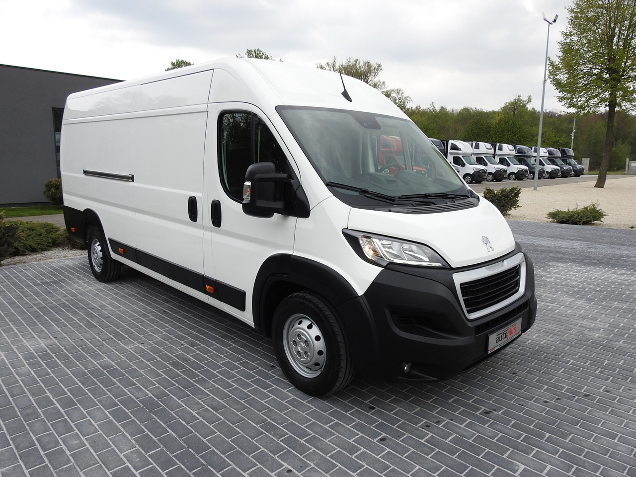 PEUGEOT BOXER REFRIGERATOR VAN 0*C CRUISE CONTROL NAVIGATION AIR CONDITIONING 135HP - Dostavno vozilo hladnjača: slika 4 PEUGEOT BOXER REFRIGERATOR VAN 0*C CRUISE CONTROL NAVIGATION AIR CONDITIONING 135HP - Dostavno vozilo hladnjača: slika 4